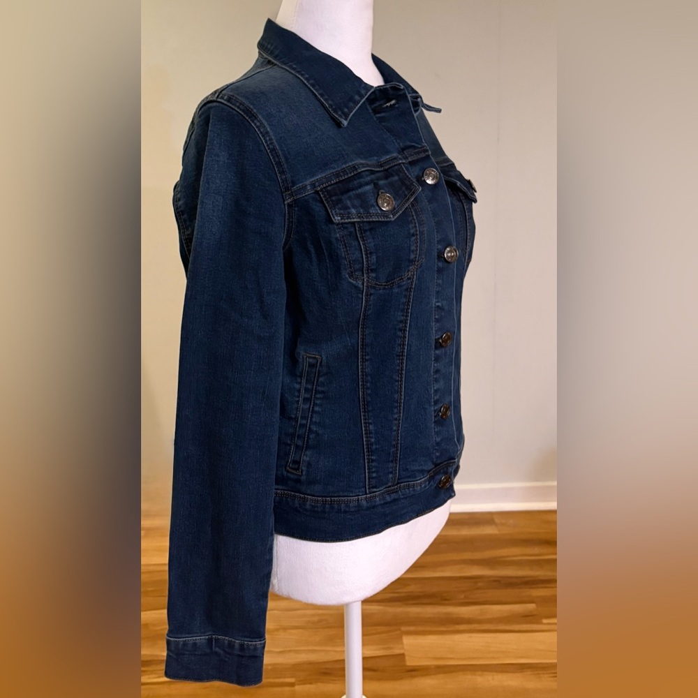 Like New, Nine West Dark Wash Fitted Jean Jacket, Breast Pockets, Size Junior M - Picture 3 of 8